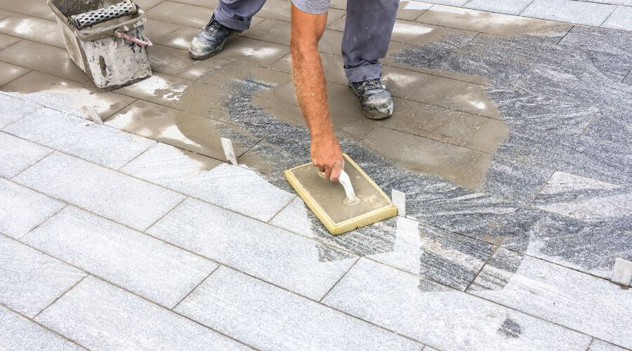 Professional gutter cleaning in Indianola, IA